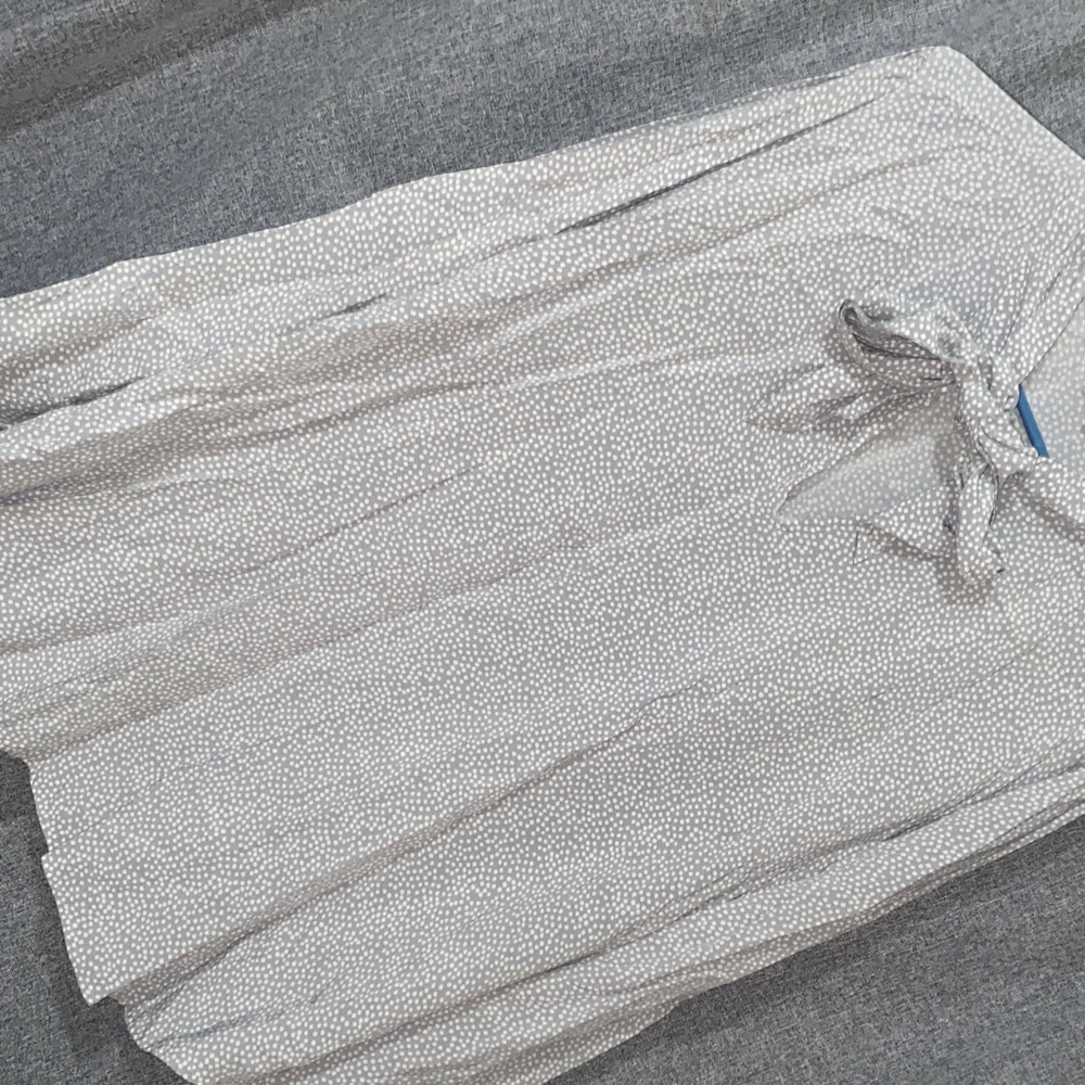 LOFT Gray and White Patterned Blouse